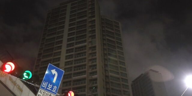 부산 한 건물 옥상서 20대 여성 떨어져 숨져… 고압선 건드려 일대 정전