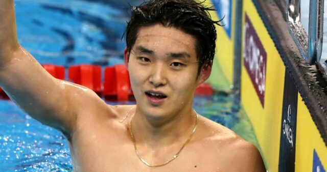 동메달 따면서 ‘금목걸이’ 했다고 욕먹은 김우민… 팬들은 ‘목걸이 의미’ 알고 뒤늦게 사과했다
