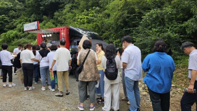 [르포] 텀블러 들고 줄선 삼방사 불자들