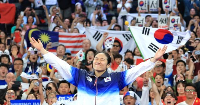 파리에 울려 퍼진 애국가 떼창… 안세영 울컥하게 만든 시상식 현장 (영상)