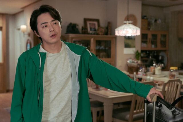 조정석 ‘파일럿’…’사랑의 하츄핑’·’리볼버’ 공세 막고 1위
