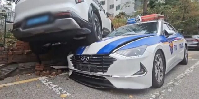 60대가 몰던 SUV, 하필 경찰차에 돌진… ‘급발진’ 주장하다 말 바꿨다 (영상)