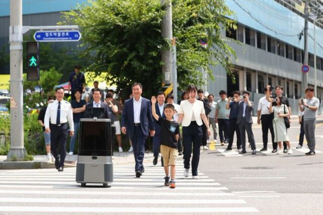 의왕시, 국내 최초 실외이동로봇과 신호체계 연동 추진