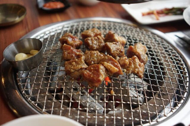 푸짐하고 맛있는 석모리돼지갈비! 김포 갈비본질 프리미엄