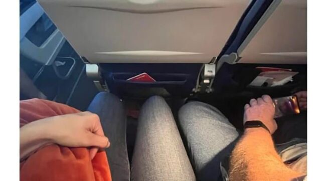 ‘비행기 쩍벌남’ 인증 사진이 낳은 뜨거운 갑론을박