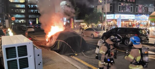 “주차했는데 앞쪽서 불 났다”…벤츠 이어 테슬라 전기차도 화재