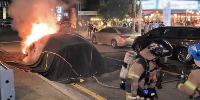 [단독]카페 돌진 테슬라 60대 운전자 “원 페달 드라이빙 조작 실수”