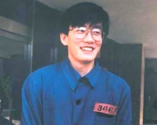 방송국이 니들거야? 구속 당하는 상황에서도 미소 지으며 할말 하던 미청년
