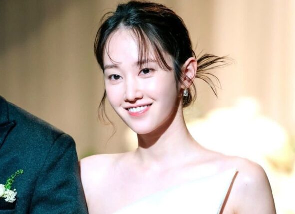 다른 남자랑 웨딩드레스 입은 모습 공개한 전종서