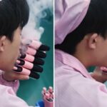 하루에 1만개 테스트한다는 중국 전자담배 공장 직원… “퇴근하고 또 담배 피운다” (영상)