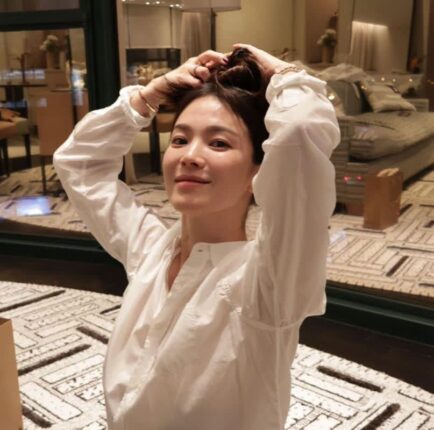 (벌써 주문량 폭주중) 완판 예감되는 송혜교 로퍼