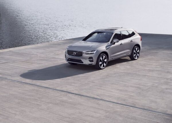 볼보차, 저공해 인증받은 25년식 ‘XC60’ 출시···6천440만원부터