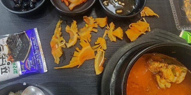 “휴게소에 주문한 김치찌개, 먹지도 않는 ‘심지’만 10개 가량 나왔습니다”