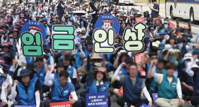 “MZ들 퇴사 막아라”… 내년 공무원 월급, 8년 만에 최대 상승률로 오른다