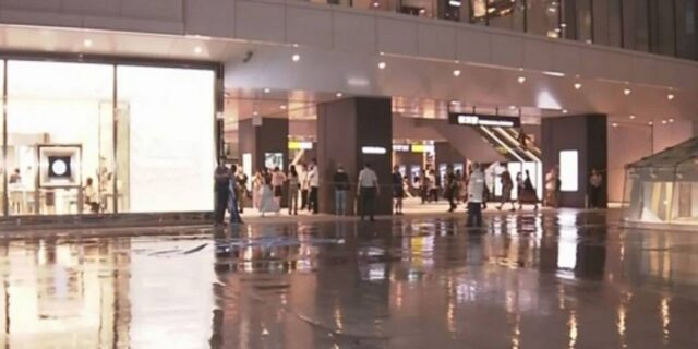 쇼핑몰서 투신한 17살 여고생, 길가던 30대 일본인 여성 덮쳐… 2명 사망