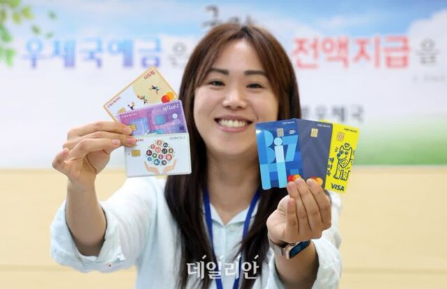 MZ세대 겨냥한 ‘개이득’ 카드…우본, 체크카드로 다양한 혜택 제공