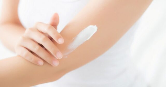 수분크림 아무리 발라도 건조하다면 이미 ‘피부 사막화’ 진행 중… 해결 방법 알려드려요
