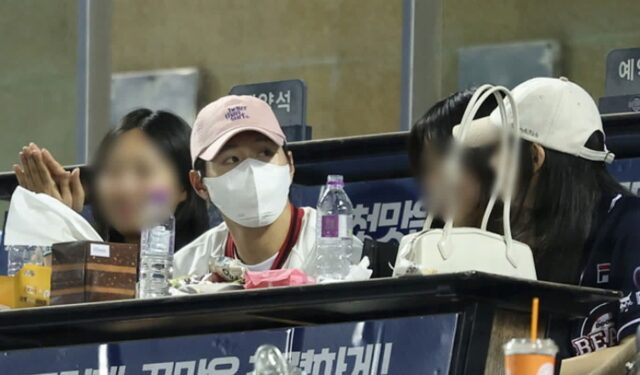 이강인, ‘2살 연상’ 두산家 5세 여친과 파리 데이트… 한국서 두산 야구도 함께 응원