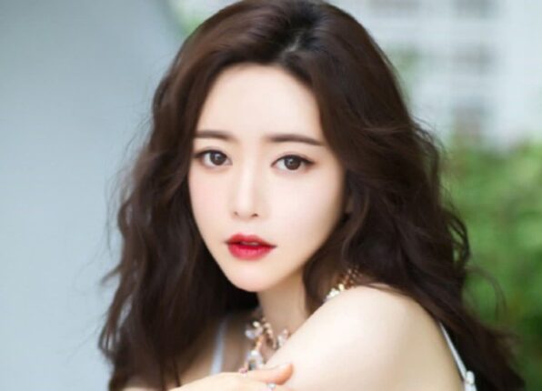 성형때문에 얼굴 달라져서 공항서 입국 금지 당할뻔한 미녀