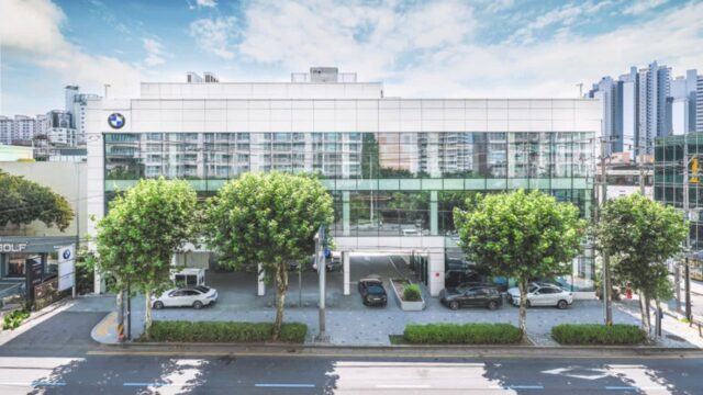 BMW 코오롱 모터스, 부천 전시장 새단장···전기차 위한 환경 ‘눈길’
