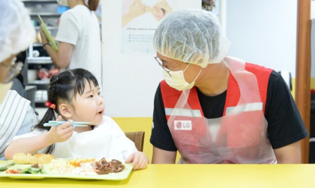 LG전자 임직원, 추석 맞아 장애인복지시설서 봉사활동