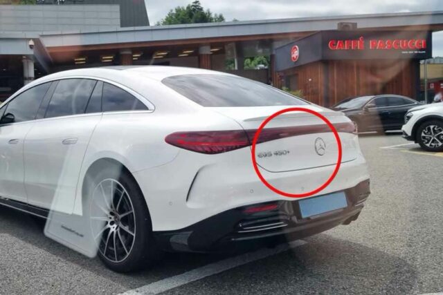 “벤츠 오너들 뒤통수 맞았네” EQS 갑자기 단종 선언!