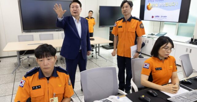 윤석열 대통령, 추석 명절에도 쉬지 못하는 소방서 방문… 공개된 사진에 뜻밖의 반응