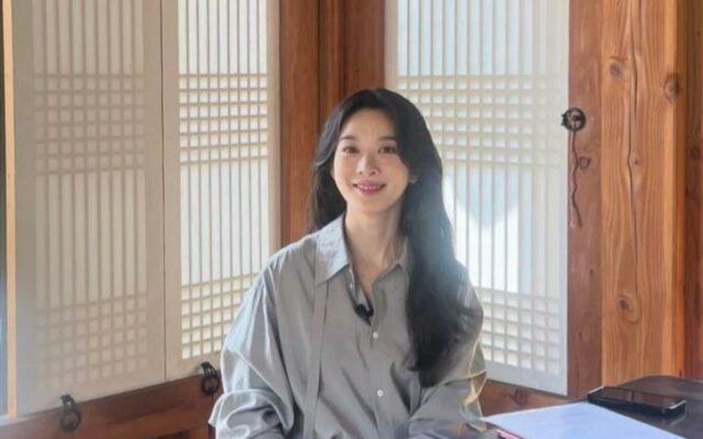 옷 잘 입는 언니들의 셔츠 스타일링 4