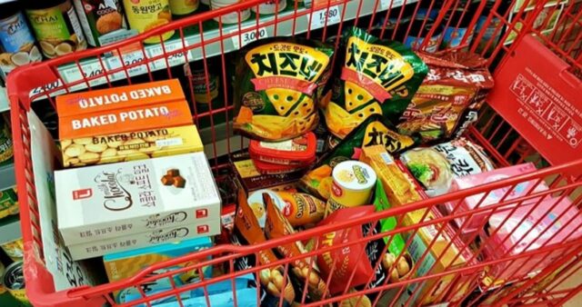 품절 직전 상품 운 좋게 가져왔는데… 카트에서 쏙 빼간 ‘마트 빌런’