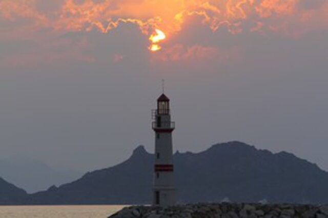 “바다가 보이는 인천 데이트~” 우뚝 선 등대와 바다가 함께하는 로맨틱한 등대 여행