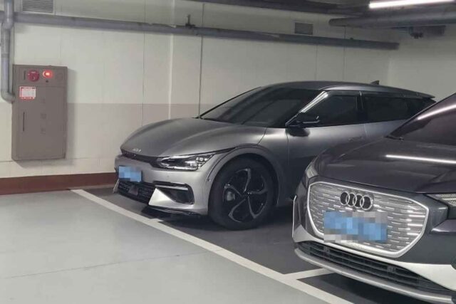 “역대급 해병대 전기차” 주차도 기합차게 하다 욕먹는 상황!