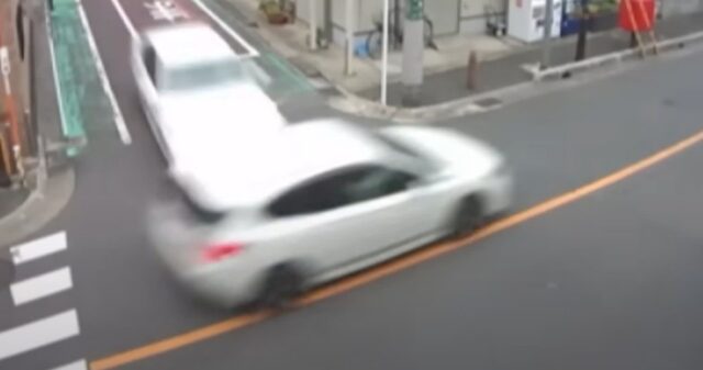 시속 100km 역주행 사고 낸 ‘만취’ 10대 중국인 소년… 50대 가장 숨졌다