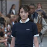 (여자)아이들 민니, 파리 패션위크 런웨이 데뷔…플라워 패턴으로 완성한 우아한 매력