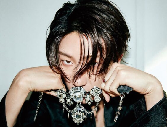 사인회에서 팬에게 금괴 받은 아이돌이 몰래 한 행동