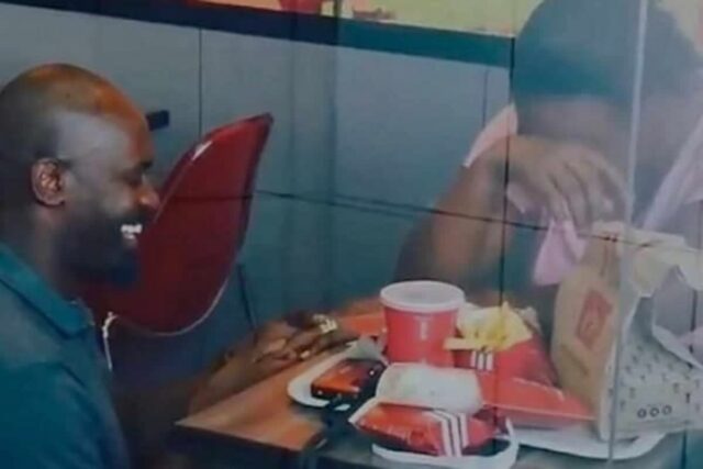 KFC에서 청혼했다고 박제되어 조롱 당한 커플에게 생긴 놀라운 일