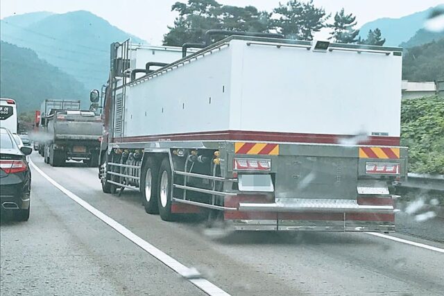 기분 탓 아니었네.. 고속도로 화물차 옆, 유독 흔들렸던 진짜 이유