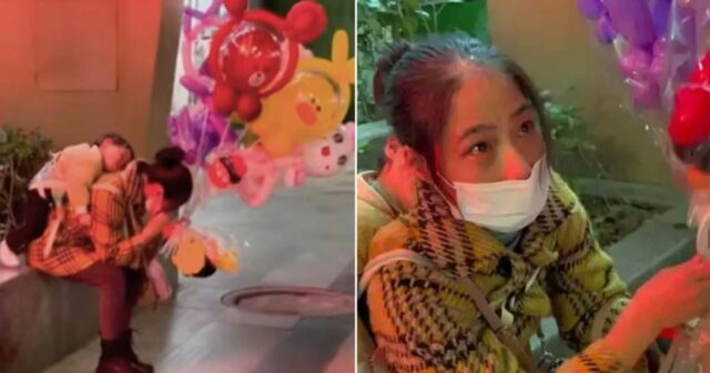 아이 업고 풍선 팔러 나온 엄마… “한 개도 못 팔고 집에 돌아가기 직전 천사가 나타났습니다”