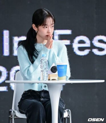 (국민 첫사랑 예약) 청초하면서도 풋풋해 ‘대박난’ 노윤서 가디건