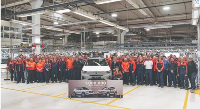 볼보 XC40, 겐트 공장에서 100만 대 생산 돌파…전기차 EX40도 인기