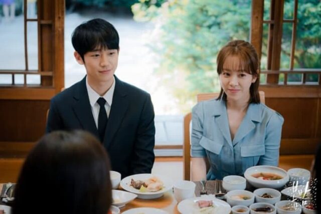 부모님과 식사 중 남친의 행동좀 봐주세요…