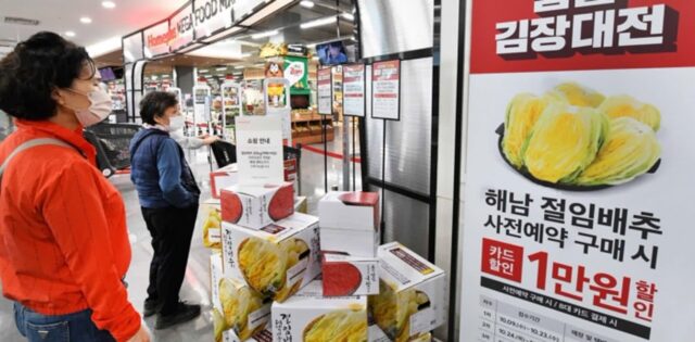 김장철 앞두고 치솟는 배춧값에 ‘절임배추 사전예약’ 진행한 홈플러스… 매출 ‘대박’