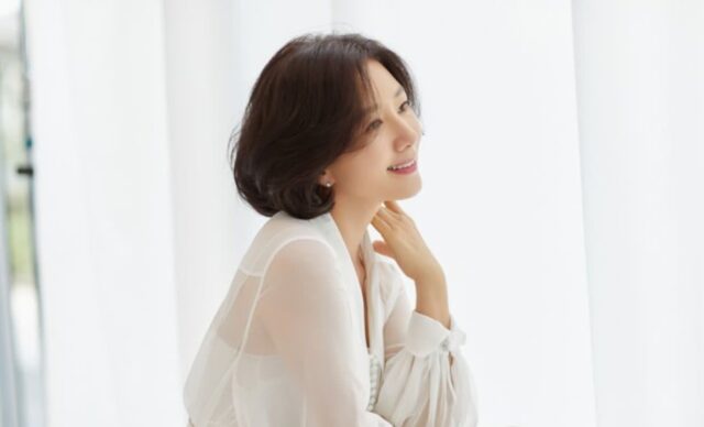 우아함의 대명사인데 신인시절 술마시다 응급실 갔다는 김희애