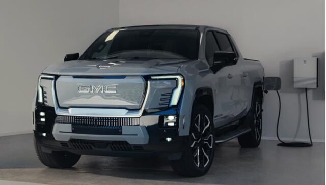 GM, 주행 거리 늘린 2025년형 시에라 EV 데날리 전기 픽업트럭 공개