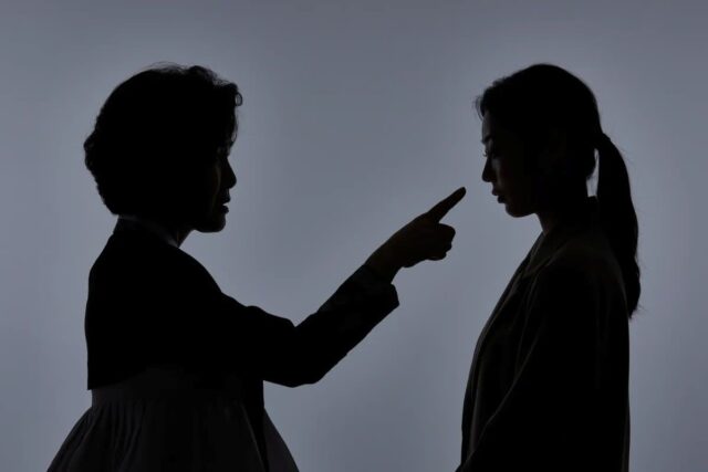“시어머니와의 잦은 만남과 요구, 이게 정상인가요?”