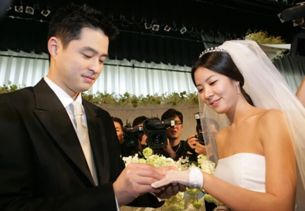 13세 연하 미녀와 결혼하자마자 아빠 된 51세 가수