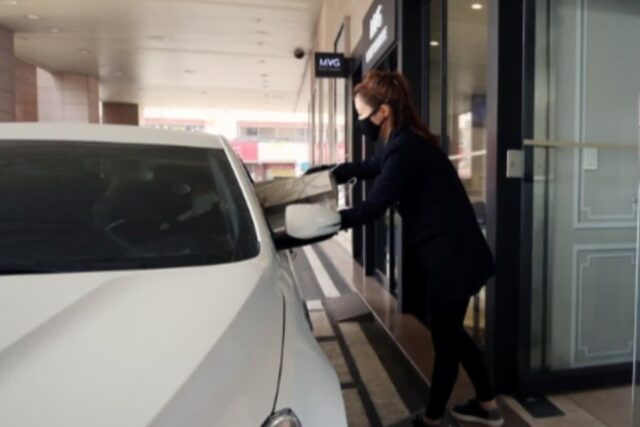 “손님 차 긁고 반반 부담 하자는 게 잘못인가요?” .. 발렛 주차 알바의 하소연