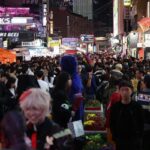 핼러윈 맞아 신난 사람들…경찰 3천명은 주말 새벽근무