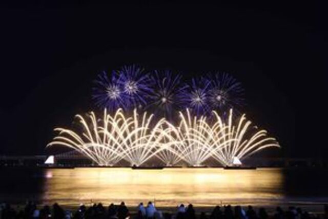 부산 광안리, 2024 제 19회 부산불꽃축제 개최…”19회 맞이해 더 화려한 불꽃쇼 예정”