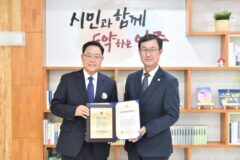 [포토] 강수현 양주시장,‘한국을 빛낸 글로벌 100인대상’ 기초단체장 행정부문 대상 수상