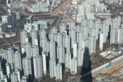 매물 쌓여가는 서울 아파트…집값은 왜 안 떨어져?